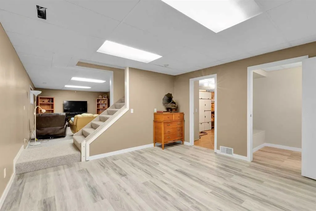 270046 Township Road 284