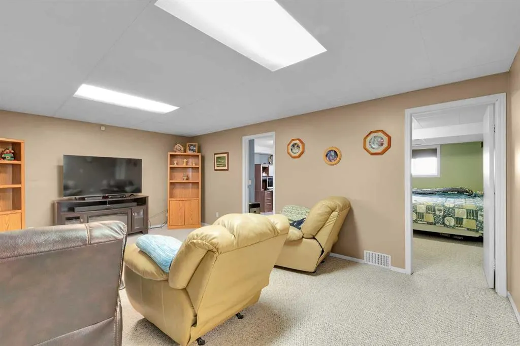 270046 Township Road 284