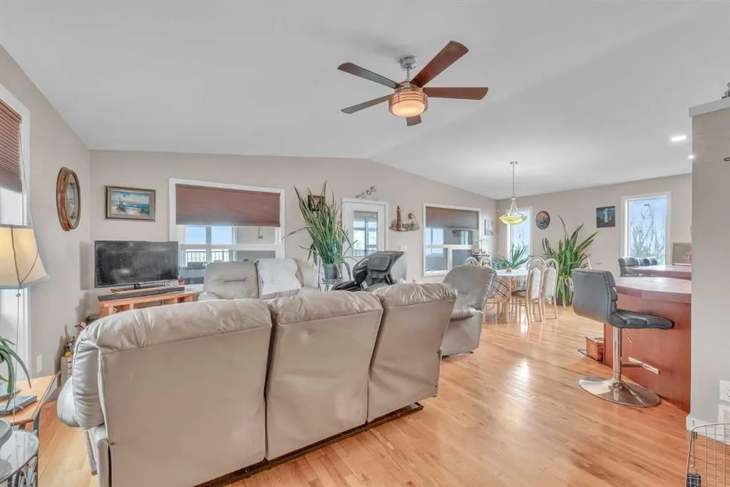 270046 Township Road 284