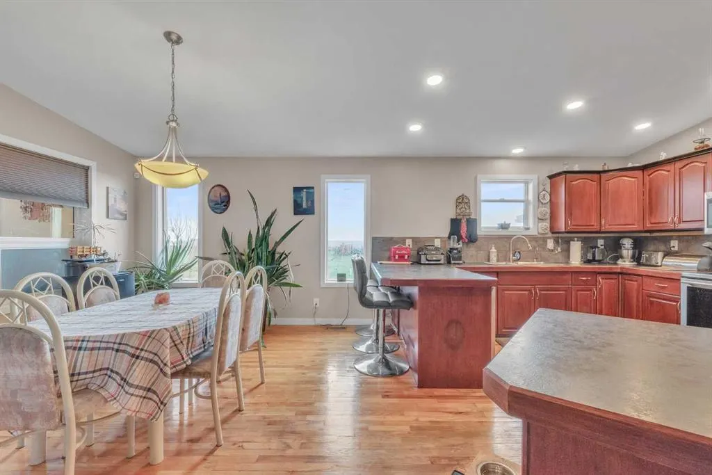 270046 Township Road 284