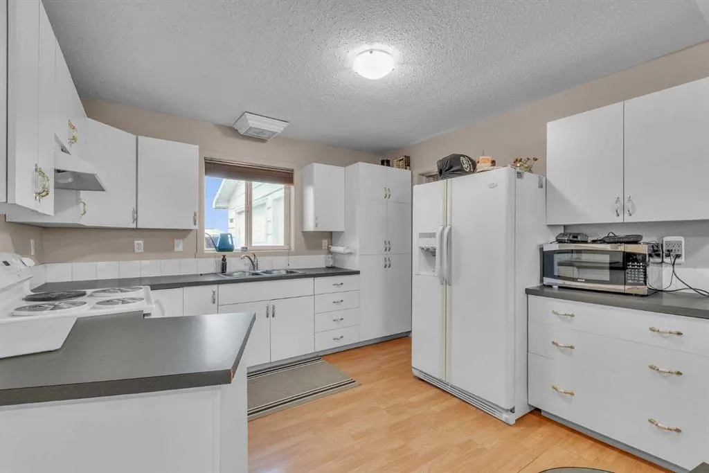 270046 Township Road 284