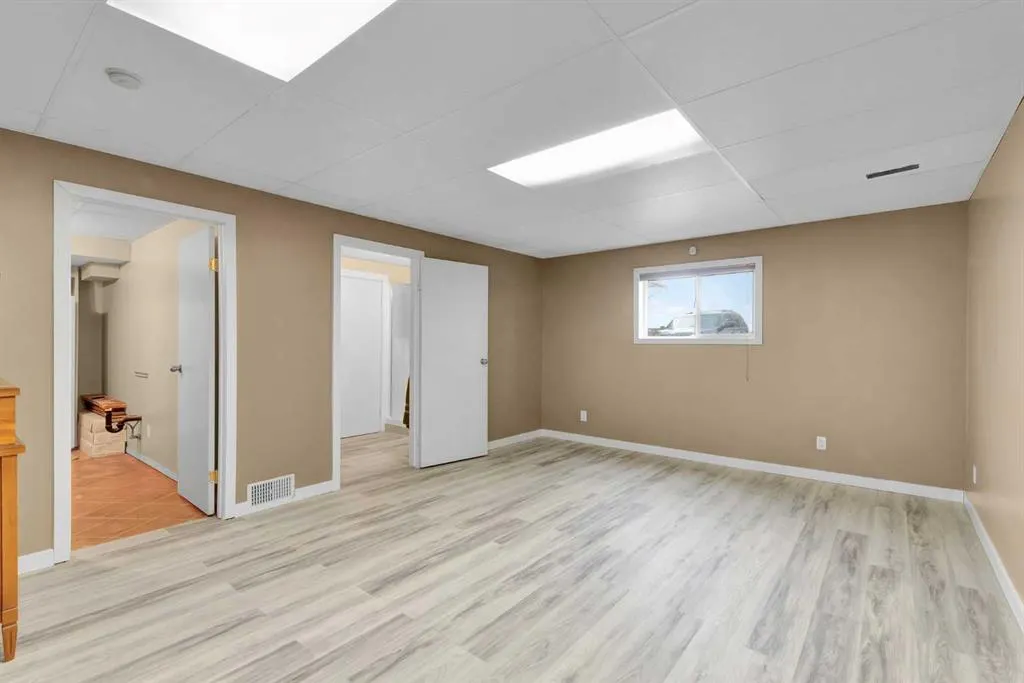 270046 Township Road 284