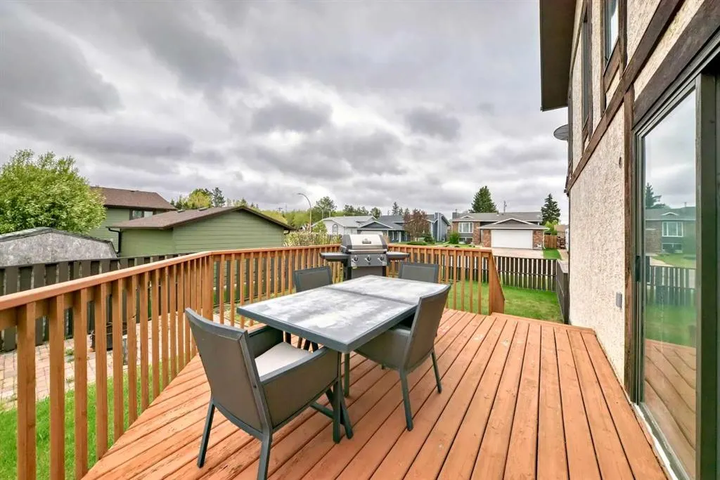 3859 51 Ave Close