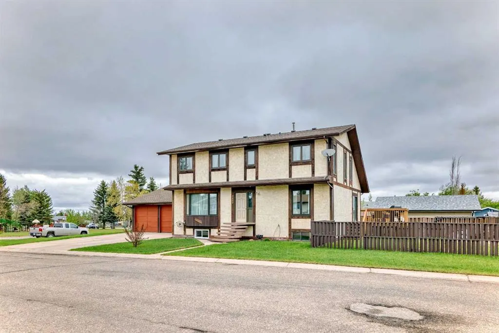 3859 51 Ave Close