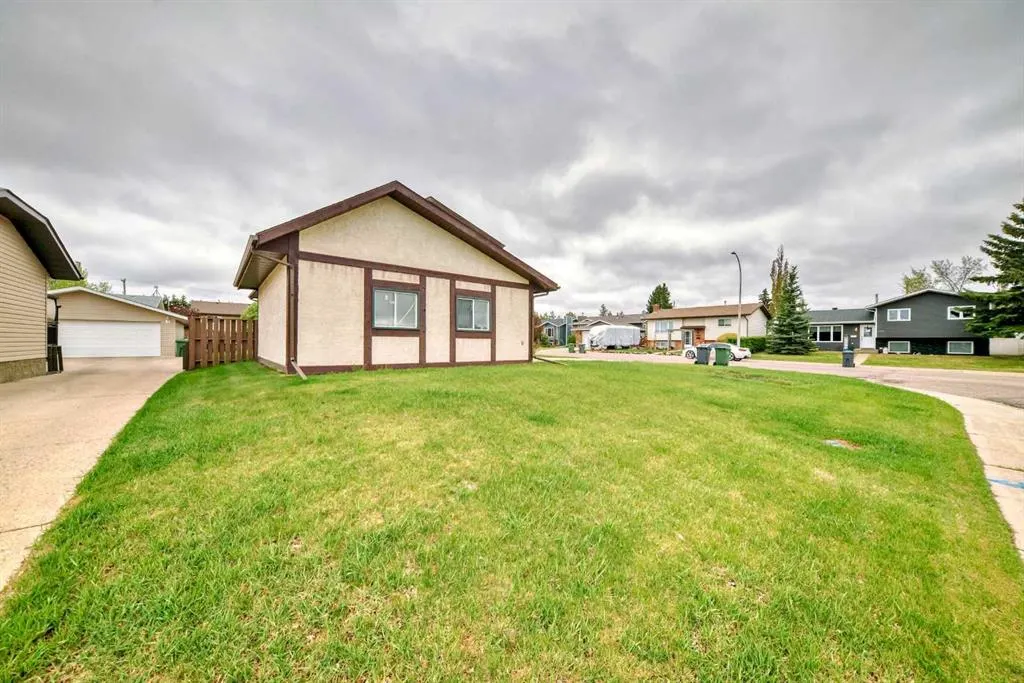 3859 51 Ave Close