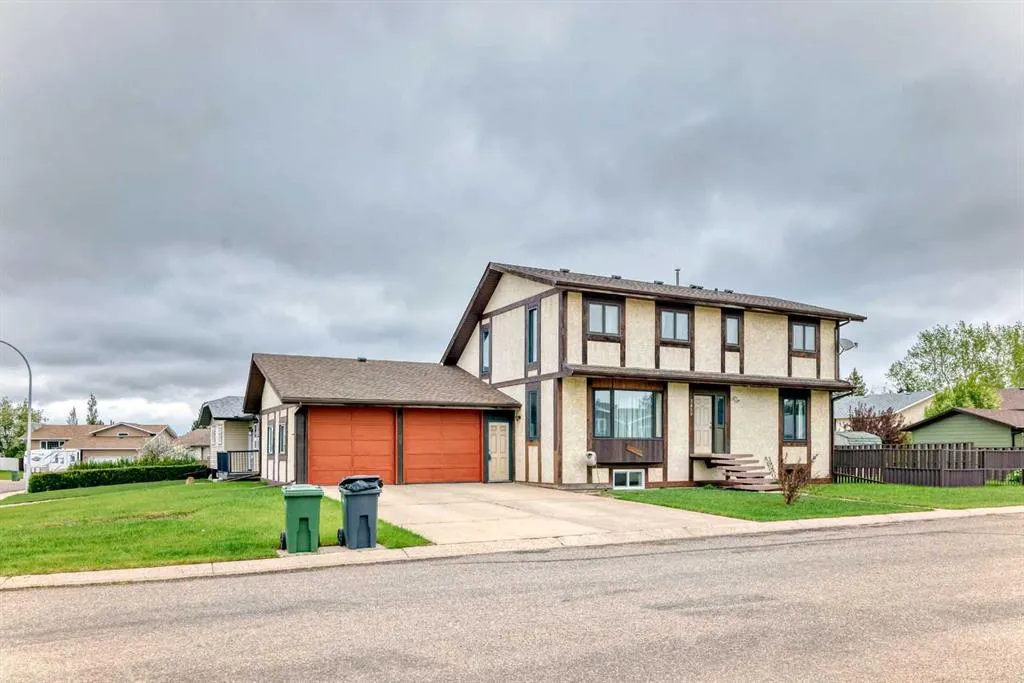 3859 51 Ave Close