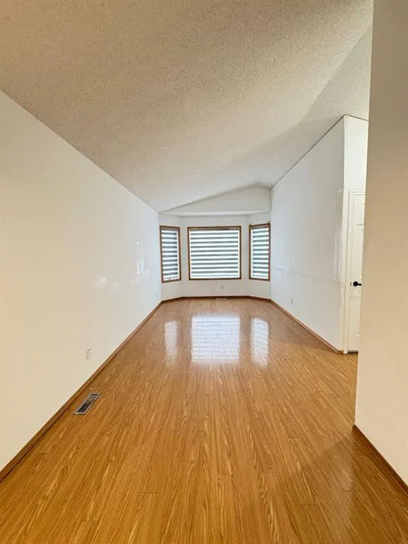 98 Tarawood Road NE