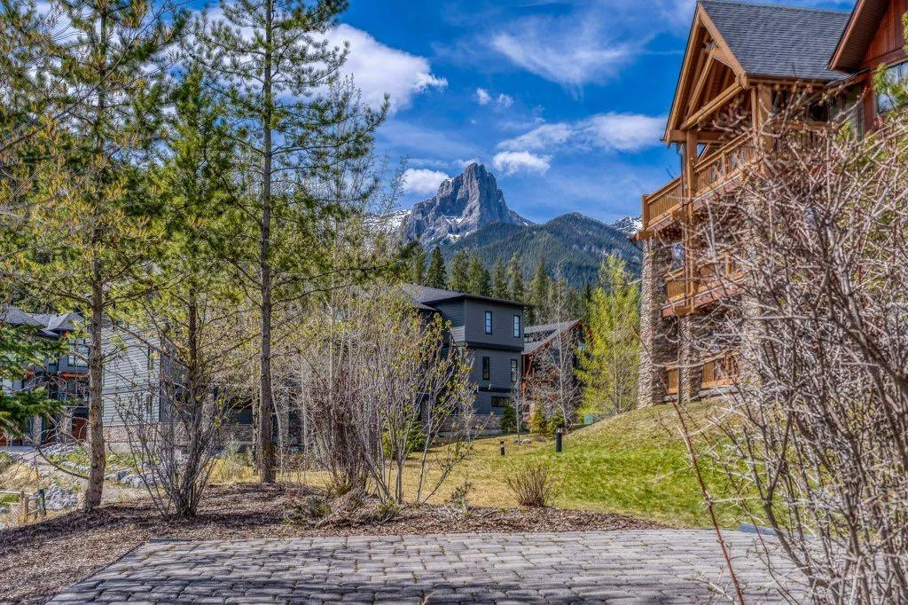 106 Stewart Creek Landing, #111