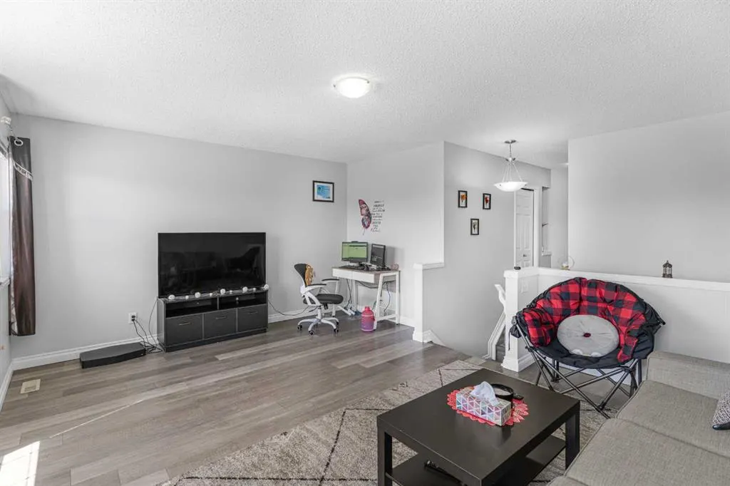 229 Saddlecrest Boulevard NE