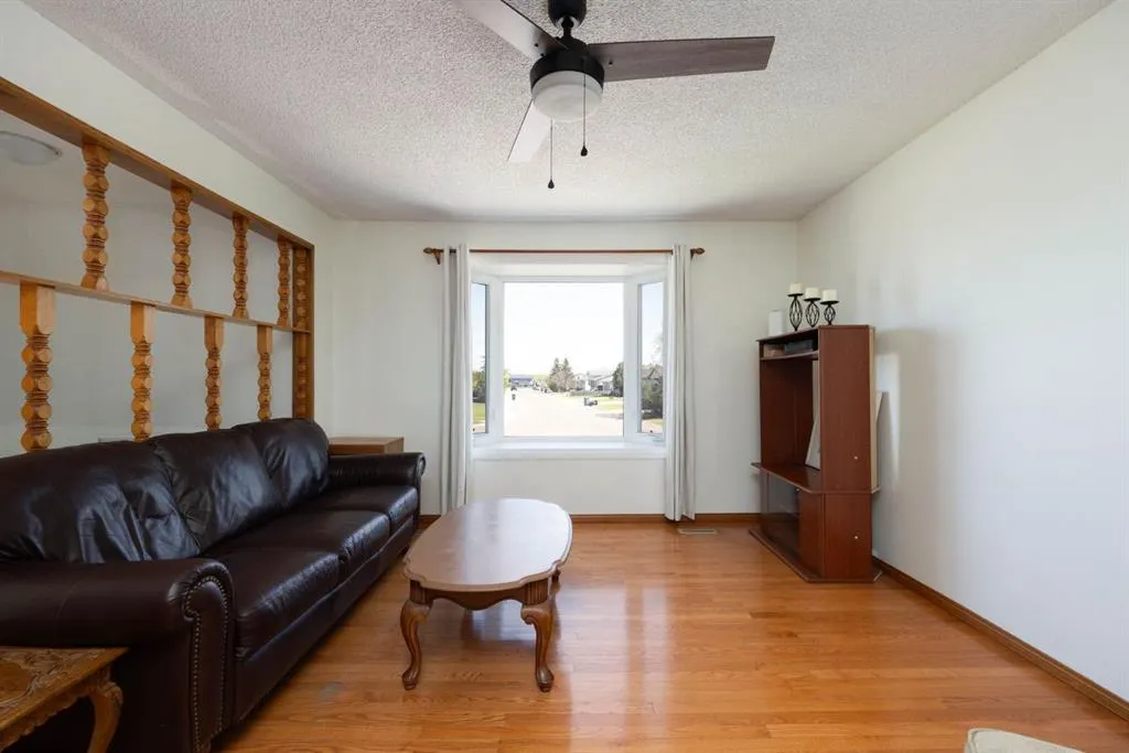 173 Oaks Crescent