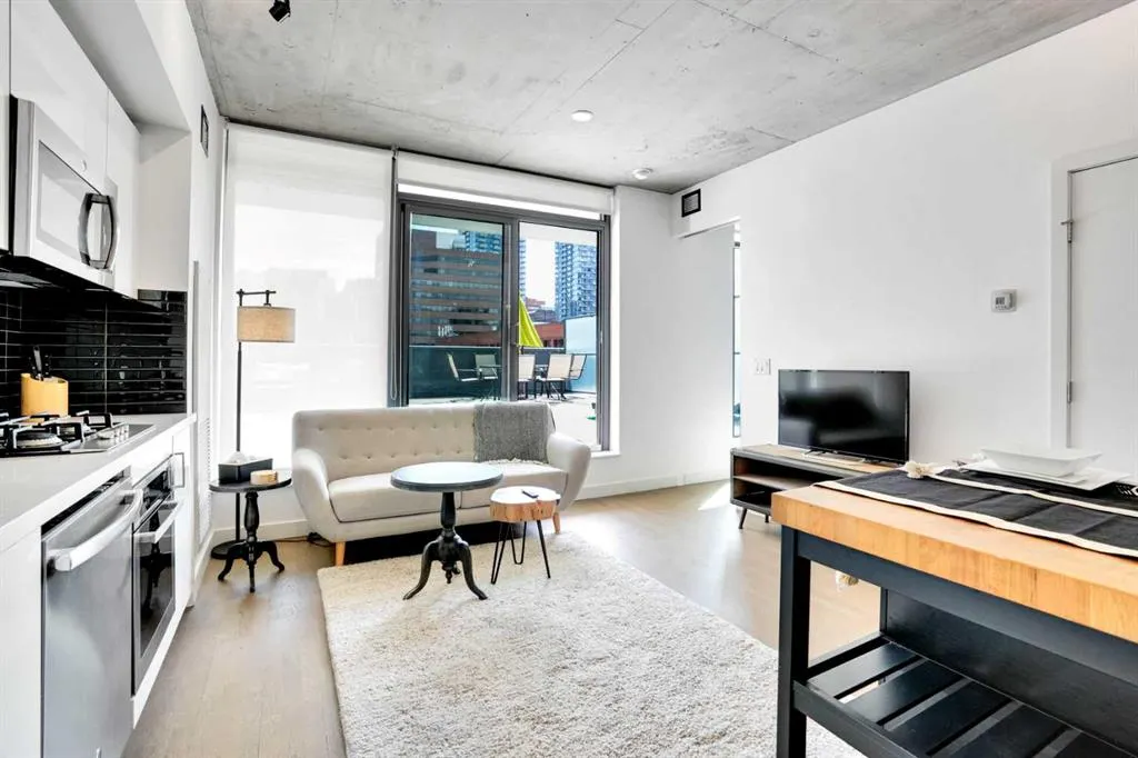 1010 6 Street SW, #206