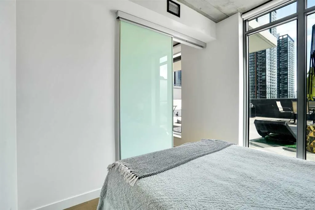 1010 6 Street SW, #206