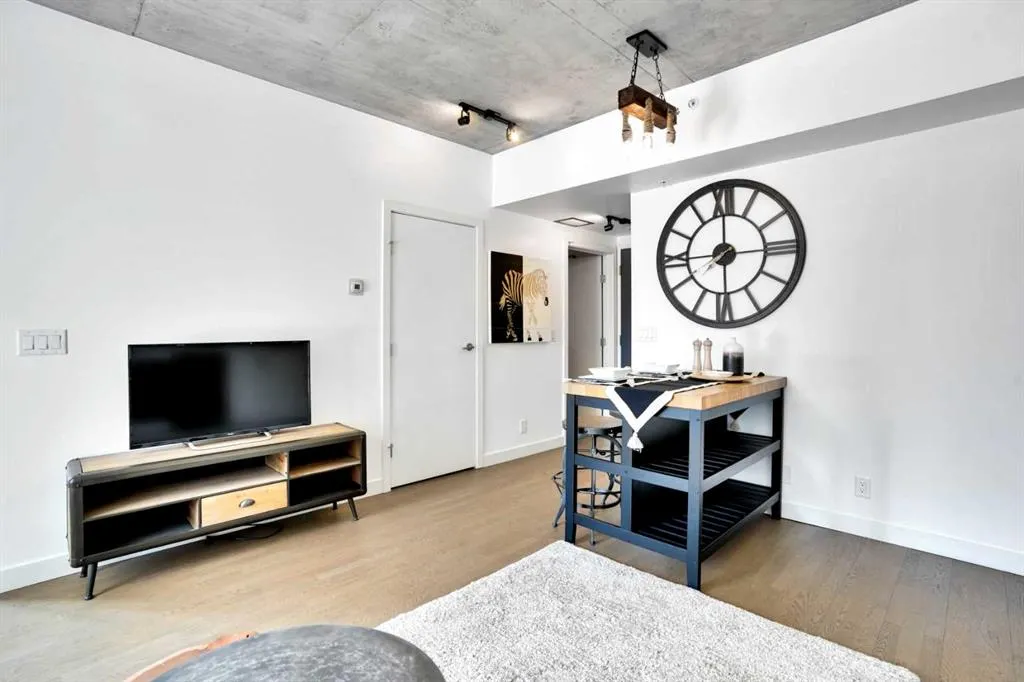 1010 6 Street SW, #206