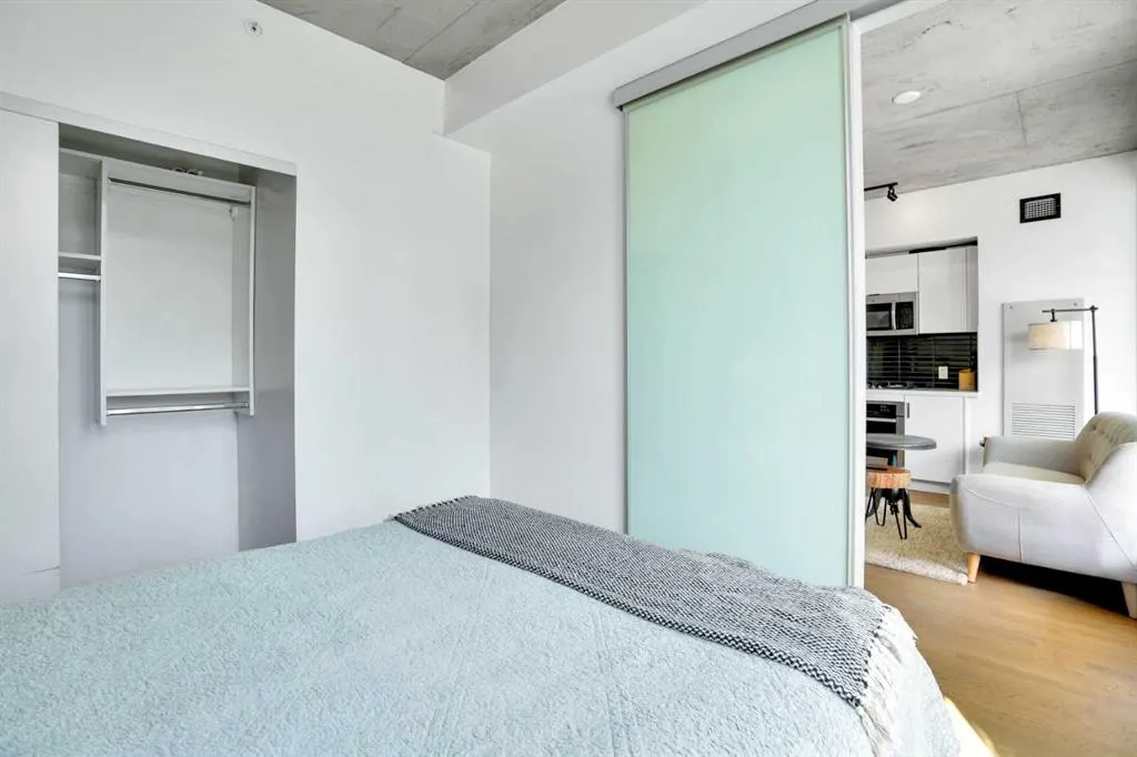 1010 6 Street SW, #206