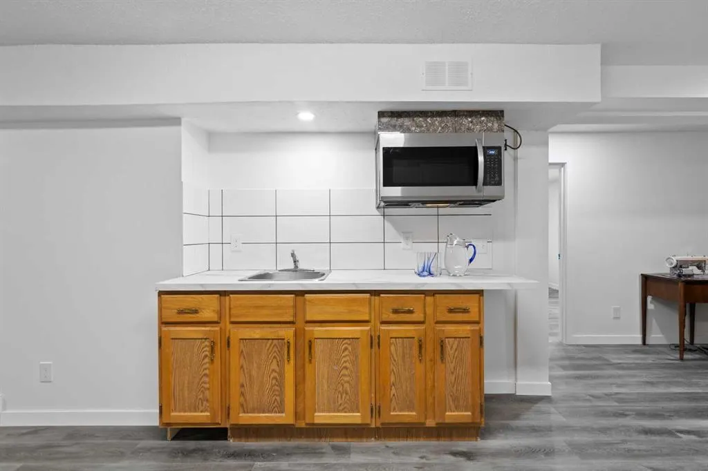8266 Edgebrook Drive NW