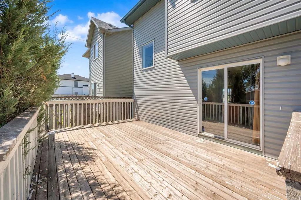 6 Saddlemont Way NE