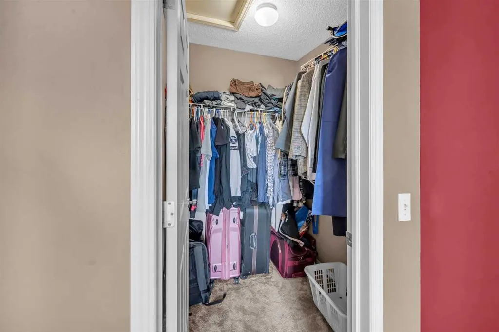 6 Saddlemont Way NE