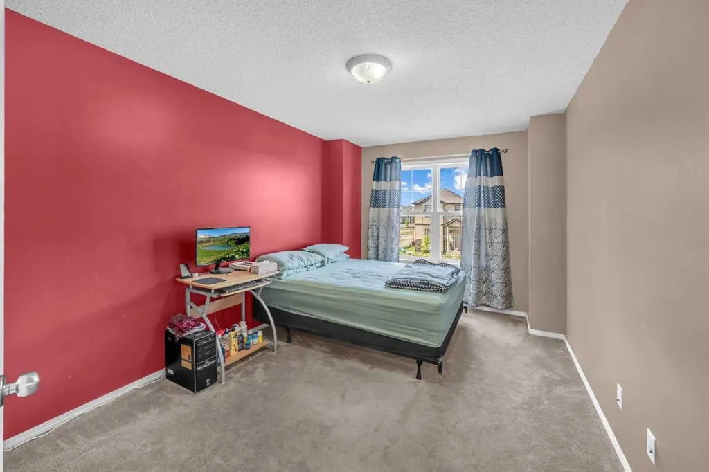 6 Saddlemont Way NE