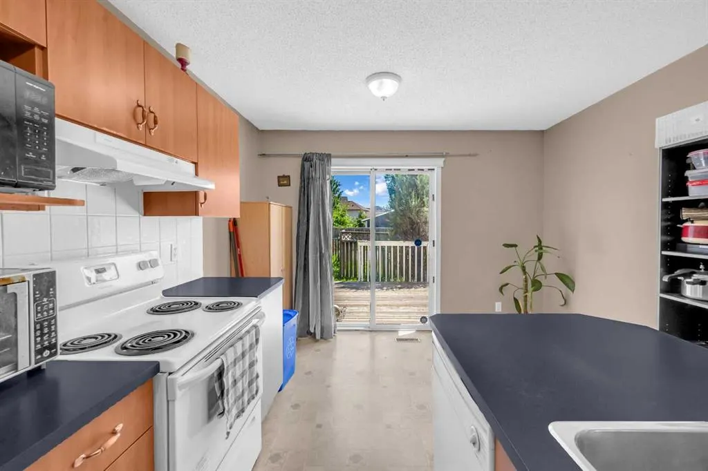 6 Saddlemont Way NE