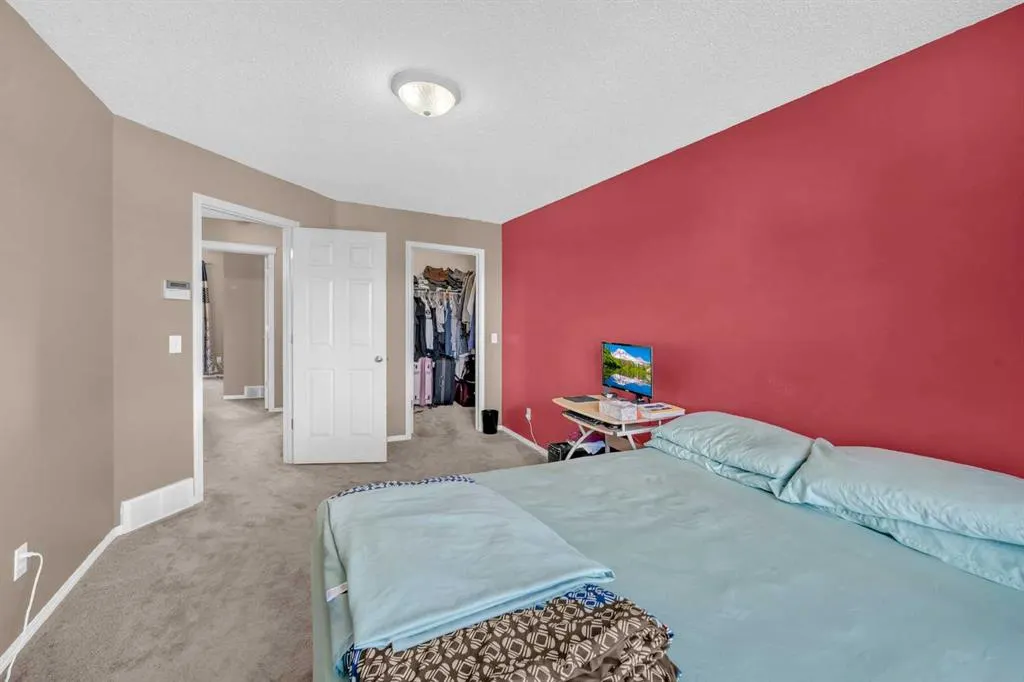 6 Saddlemont Way NE