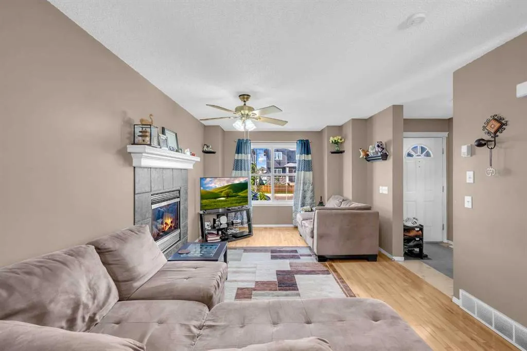 6 Saddlemont Way NE