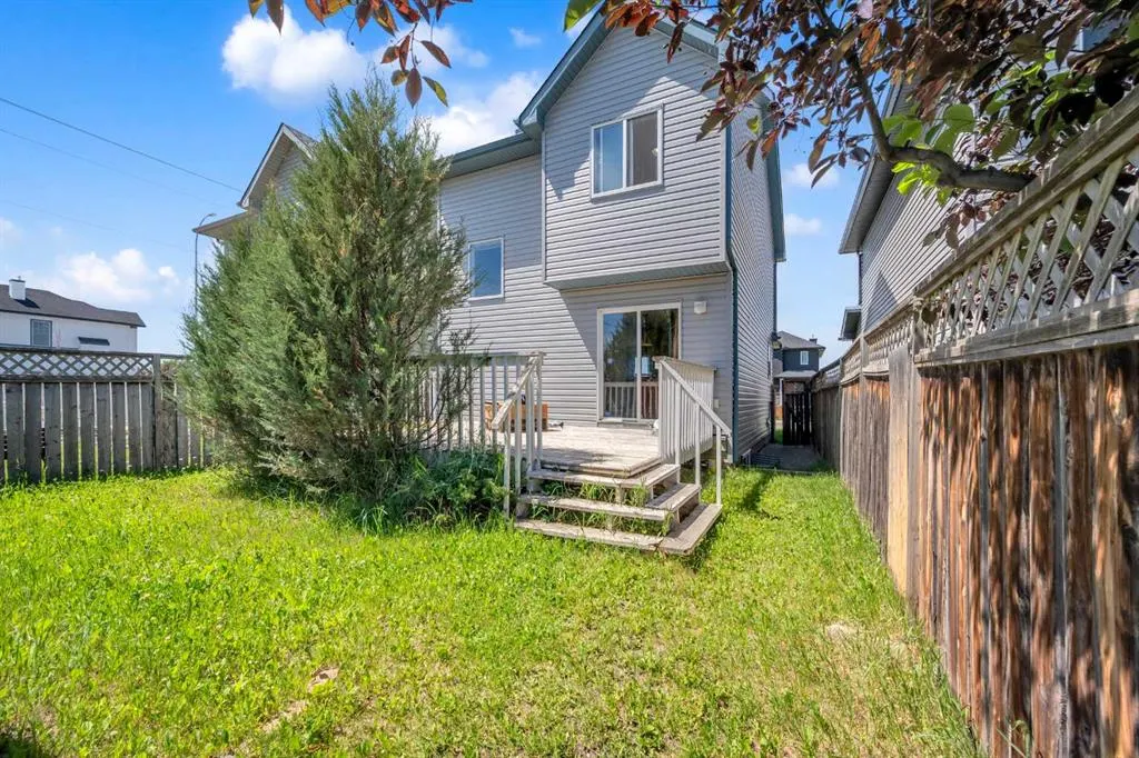 6 Saddlemont Way NE