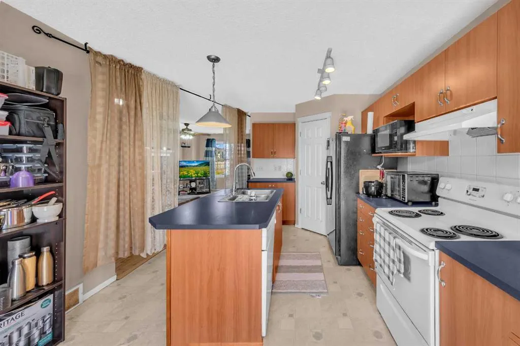 6 Saddlemont Way NE
