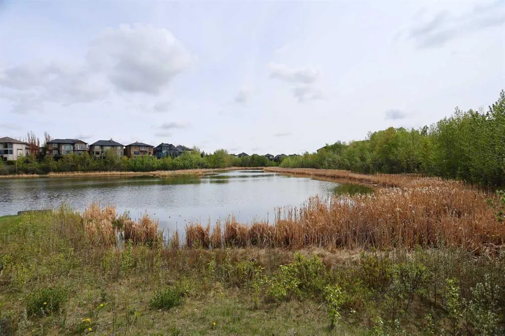 117 Rockcliff Bay NW