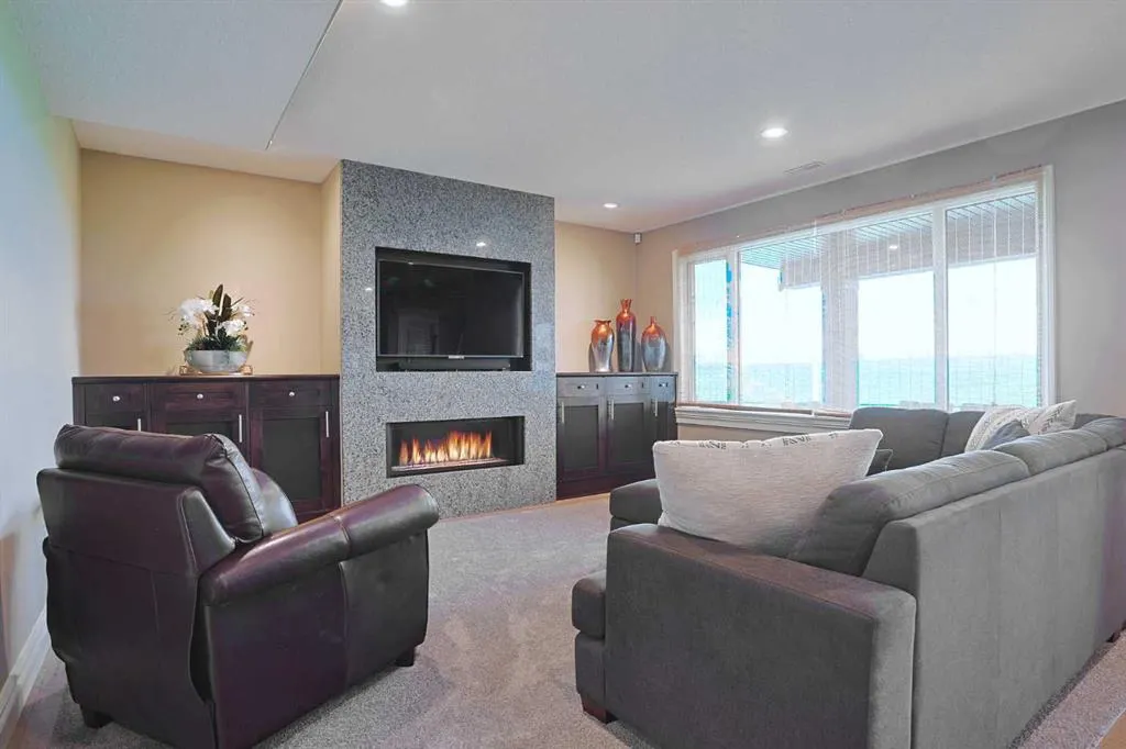 117 Rockcliff Bay NW