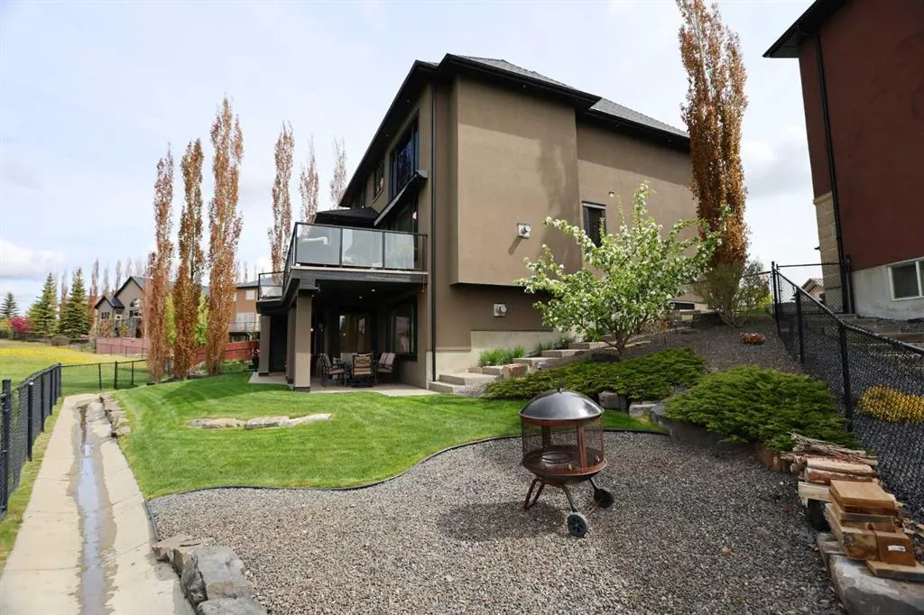 117 Rockcliff Bay NW