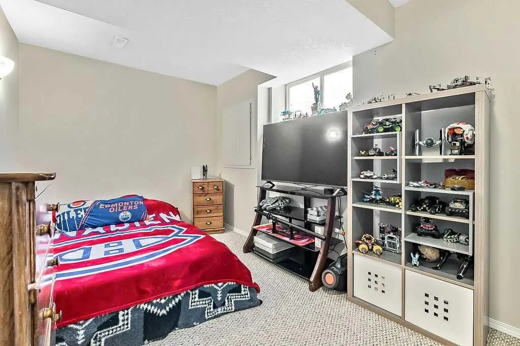 83 Crystalridge Close