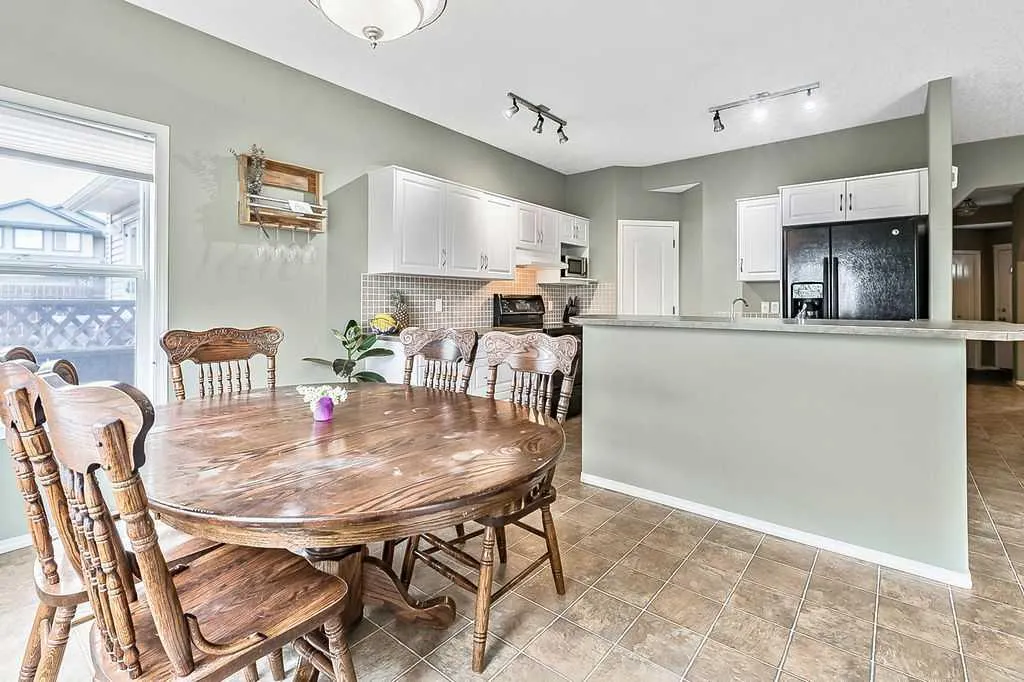 83 Crystalridge Close