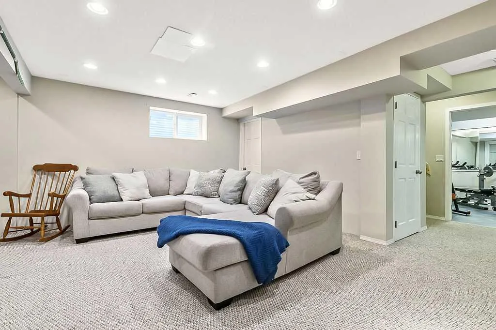 83 Crystalridge Close