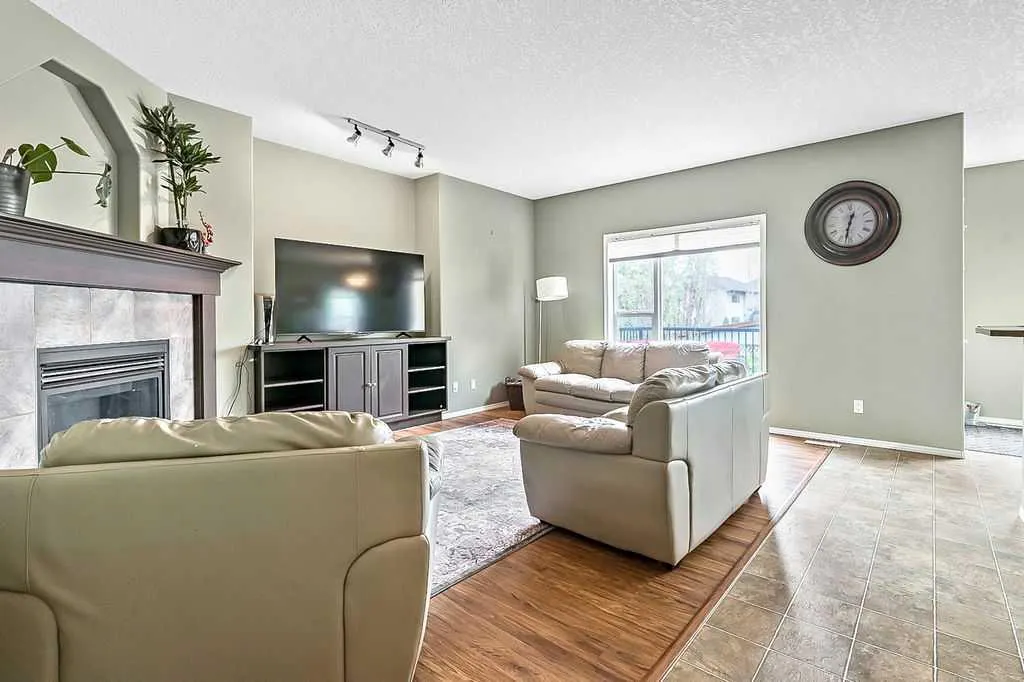 83 Crystalridge Close