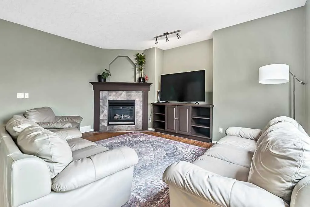 83 Crystalridge Close