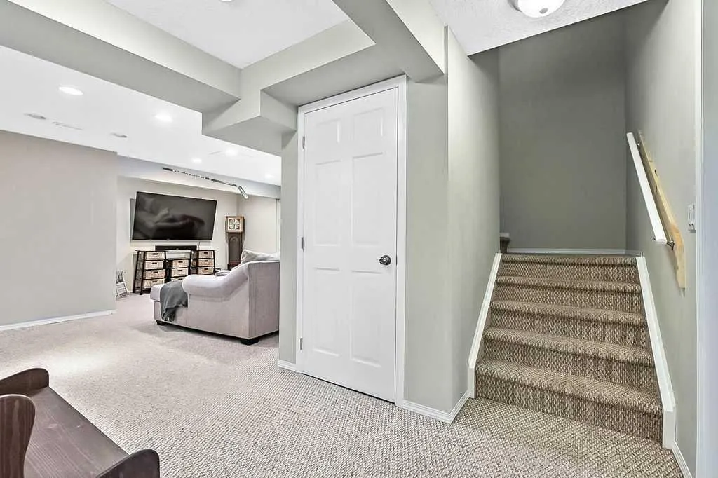 83 Crystalridge Close