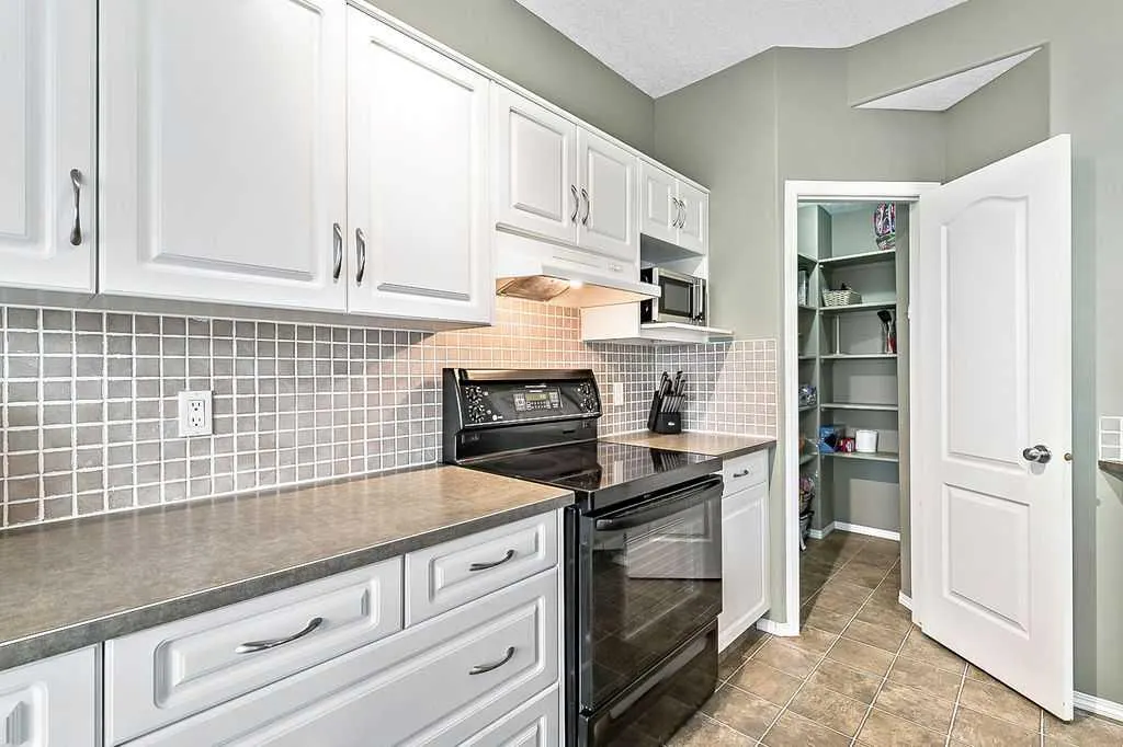 83 Crystalridge Close