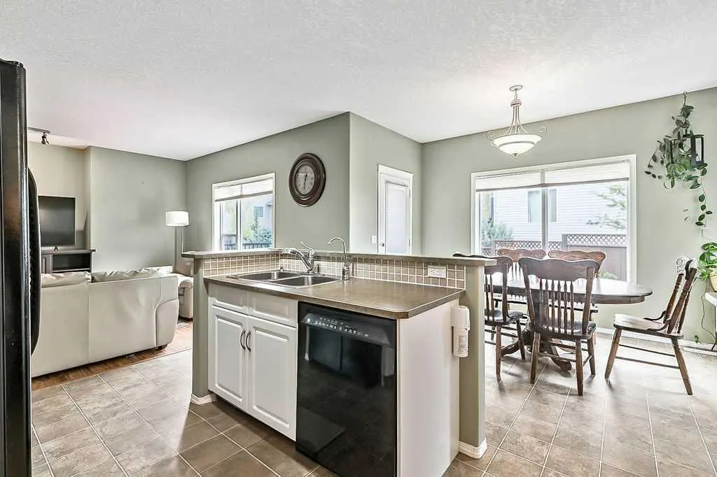 83 Crystalridge Close
