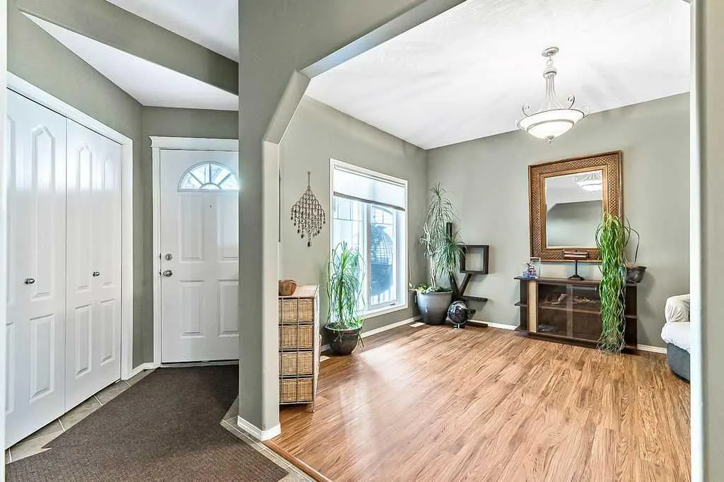 83 Crystalridge Close