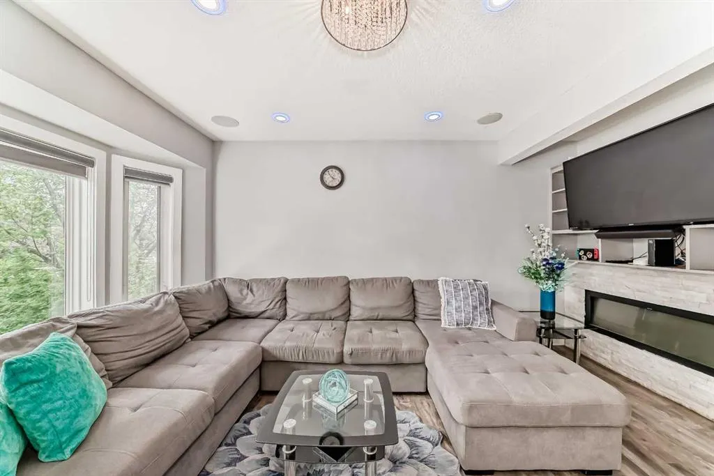 42 Taraglen Road NE