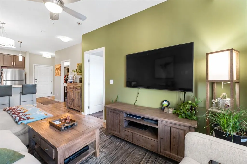 10 Mahogany Mews SE, #213