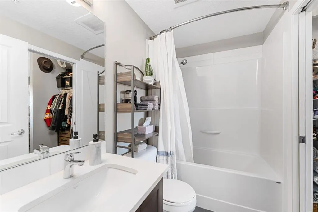10 Mahogany Mews SE, #213