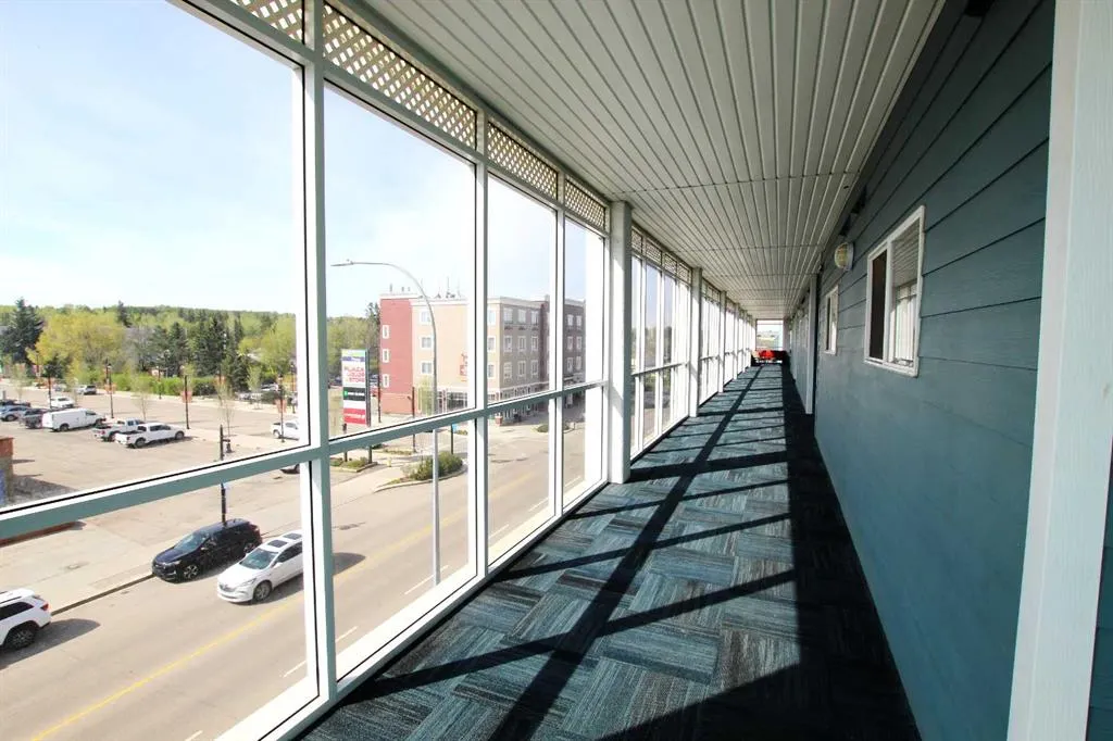 5100 Lakeshore Drive, #401