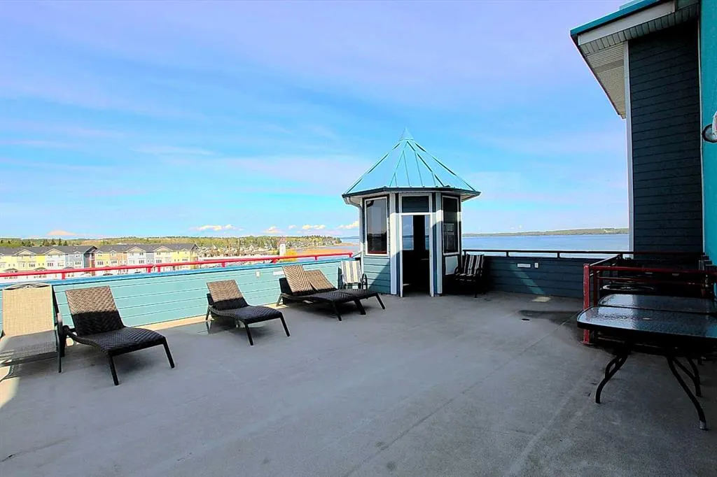 5100 Lakeshore Drive, #401