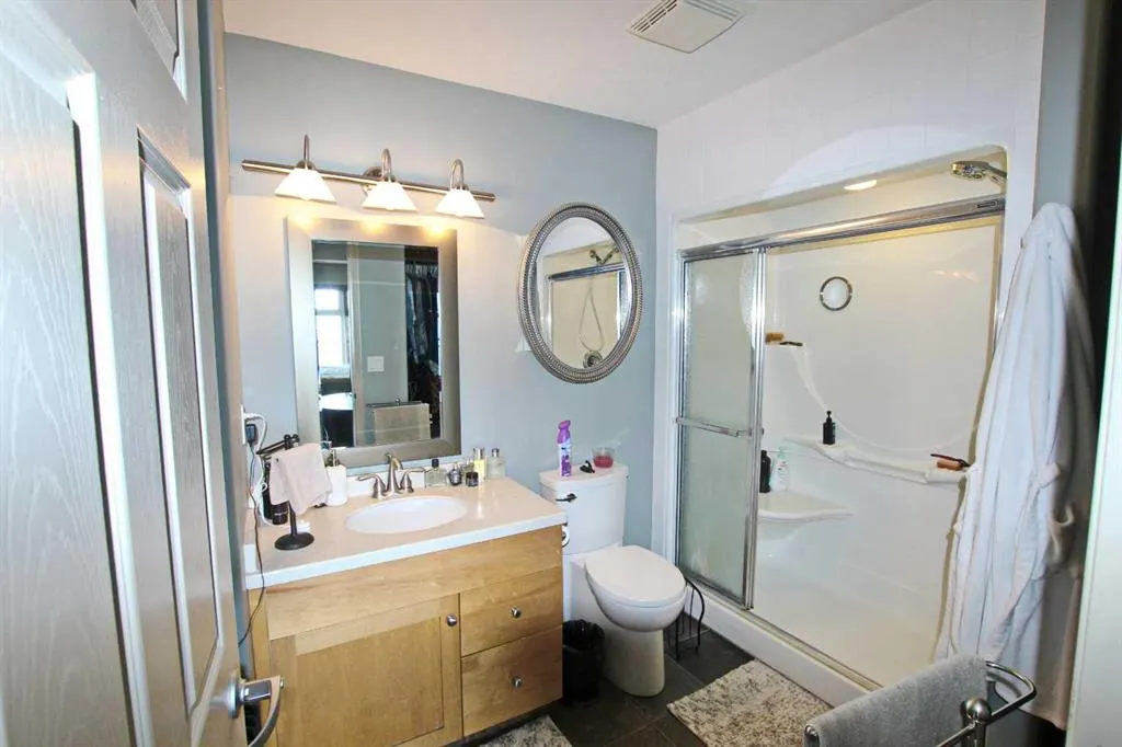 5100 Lakeshore Drive, #401