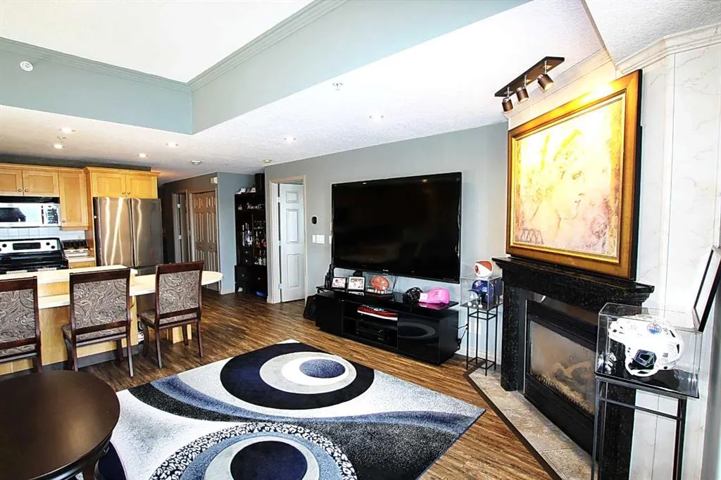 5100 Lakeshore Drive, #401