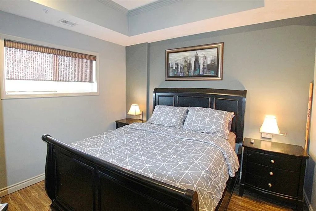 5100 Lakeshore Drive, #401