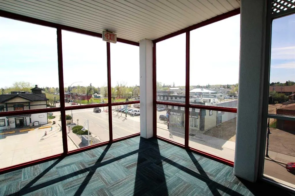 5100 Lakeshore Drive, #401