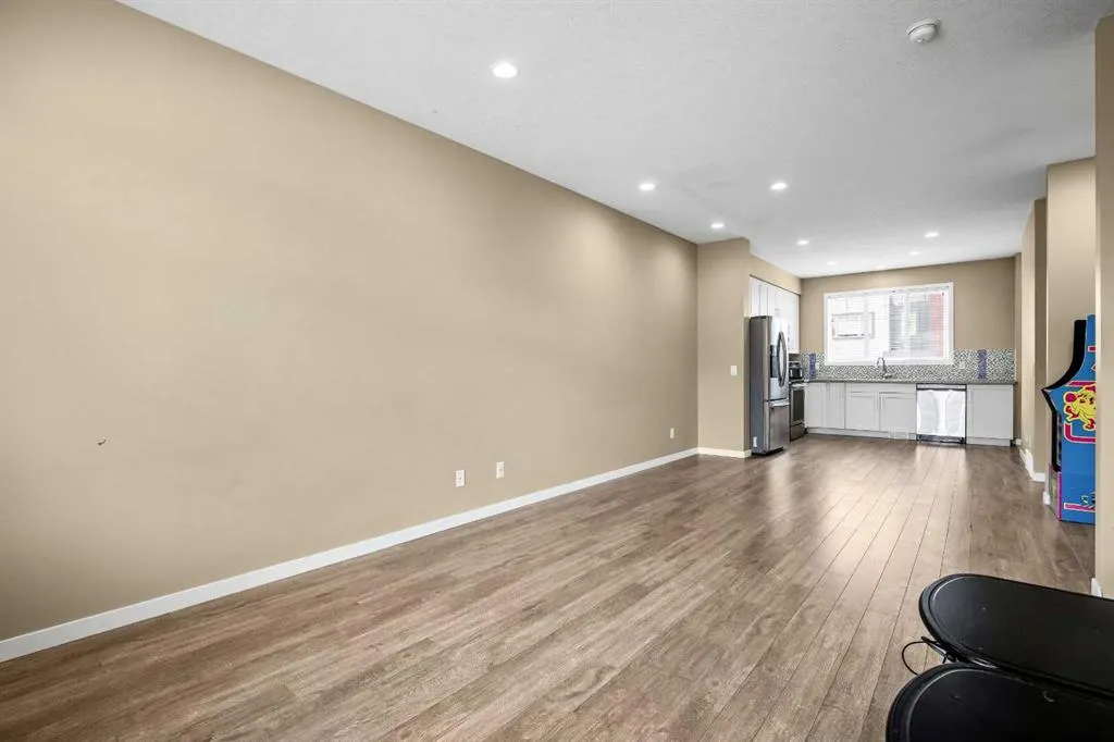 28 Copperpond Rise SE