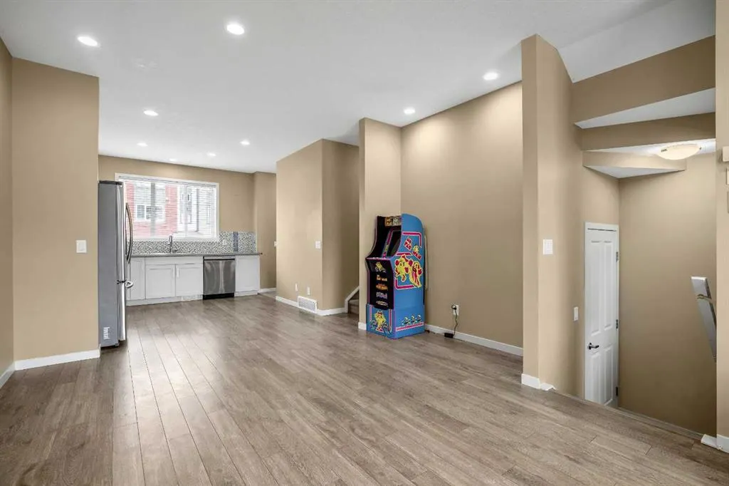 28 Copperpond Rise SE